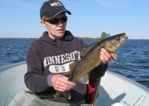 6-22-07 Voyageur Park Lodge Hangdahl Party 25in Walleye (1)