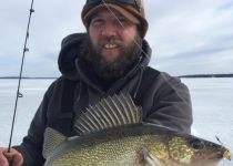 Voyageur Park Lodge - Ice Fishing