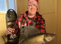 Voyageur Park Lodge - Ice Fishing