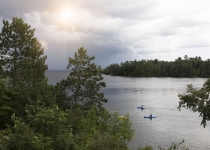 Voyageur Park Lodge - Kayaking in the bay