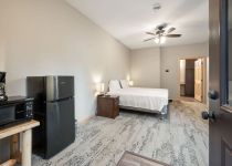 Voyageur Park Lodge - Lodge Room
