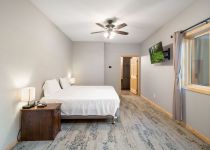 Voyageur Park Lodge - Lodge Room